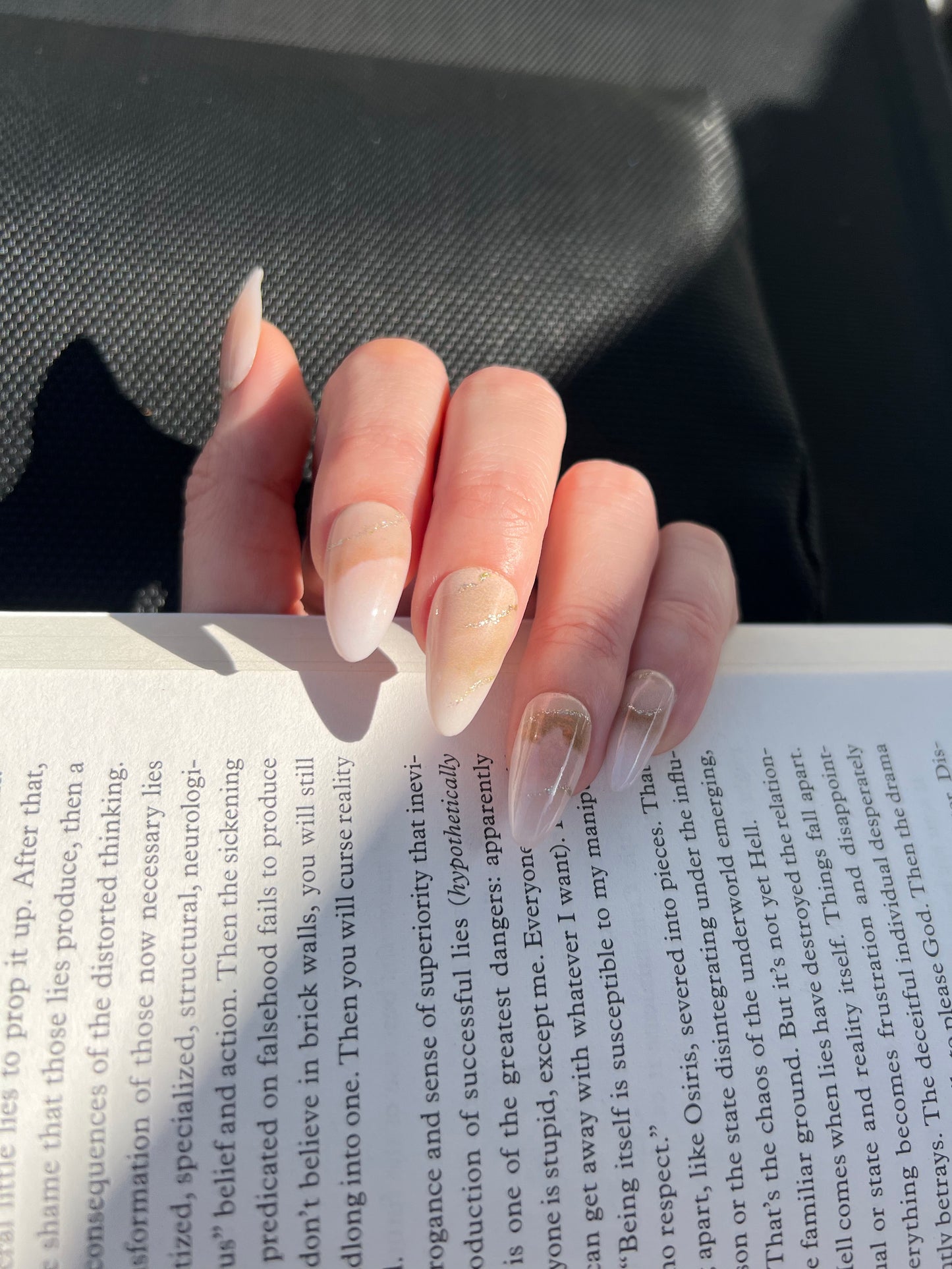 Miracle Art Salon Acrylic Nails Short Length, 30 Pieces Beige Marble "Almond extra short "AES30001