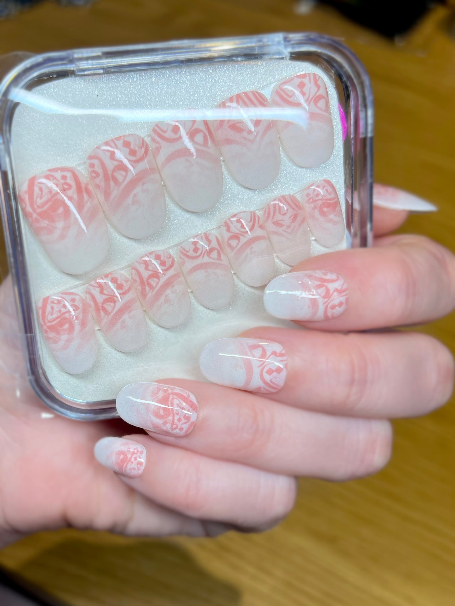 Miracle Art Salon Acrylic Nails Medium Round , 24 Pieces Pink2White Calligraphy R24009
