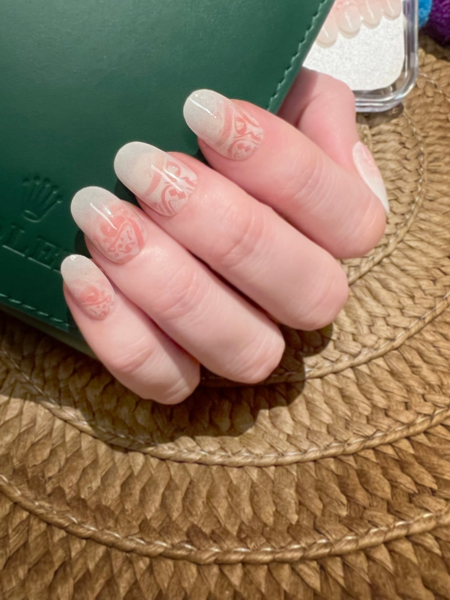 Miracle Art Salon Acrylic Nails Medium Round , 24 Pieces Pink2White Calligraphy R24009
