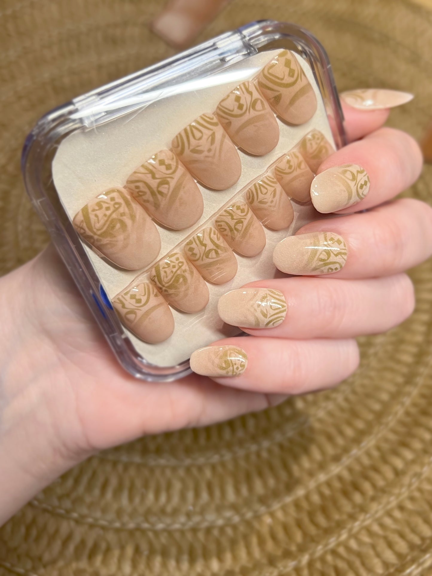 Miracle Art Salon Acrylic Nails Medium Round , 24 Pieces Brown Calligraphy R24010