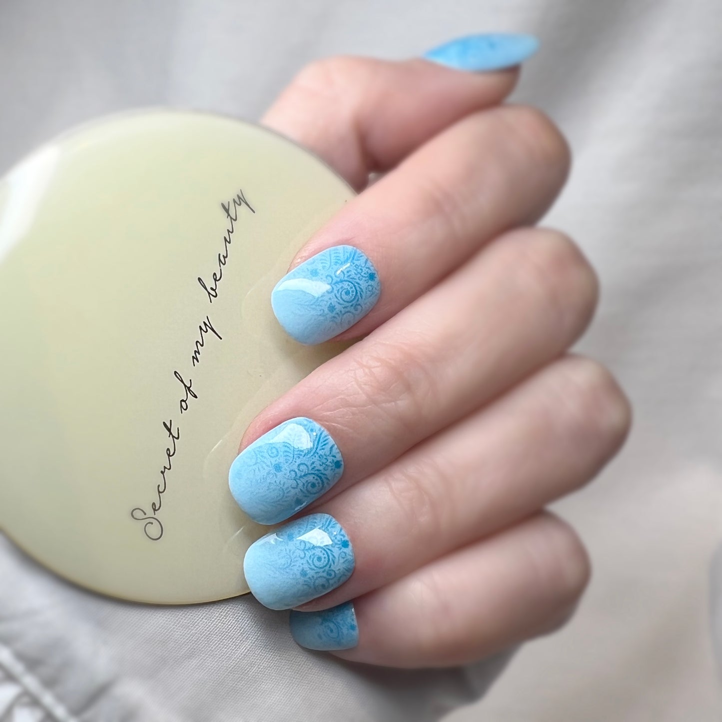 Miracle Art Salon Acrylic Nails Short Length, 24 Pieces Aqua Ombr SH24003