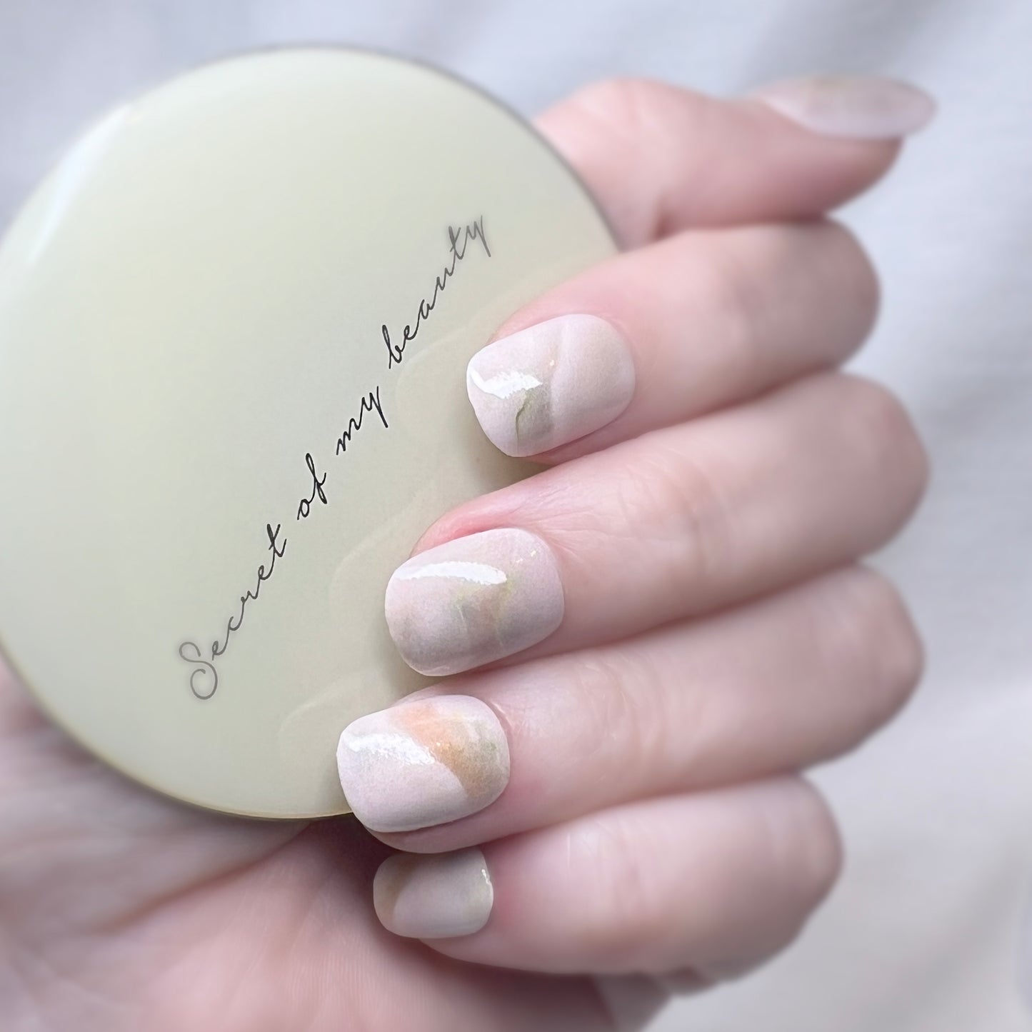 Miracle Art Salon Acrylic Nails Short Length, 24 Pieces Beige Marble SH24001